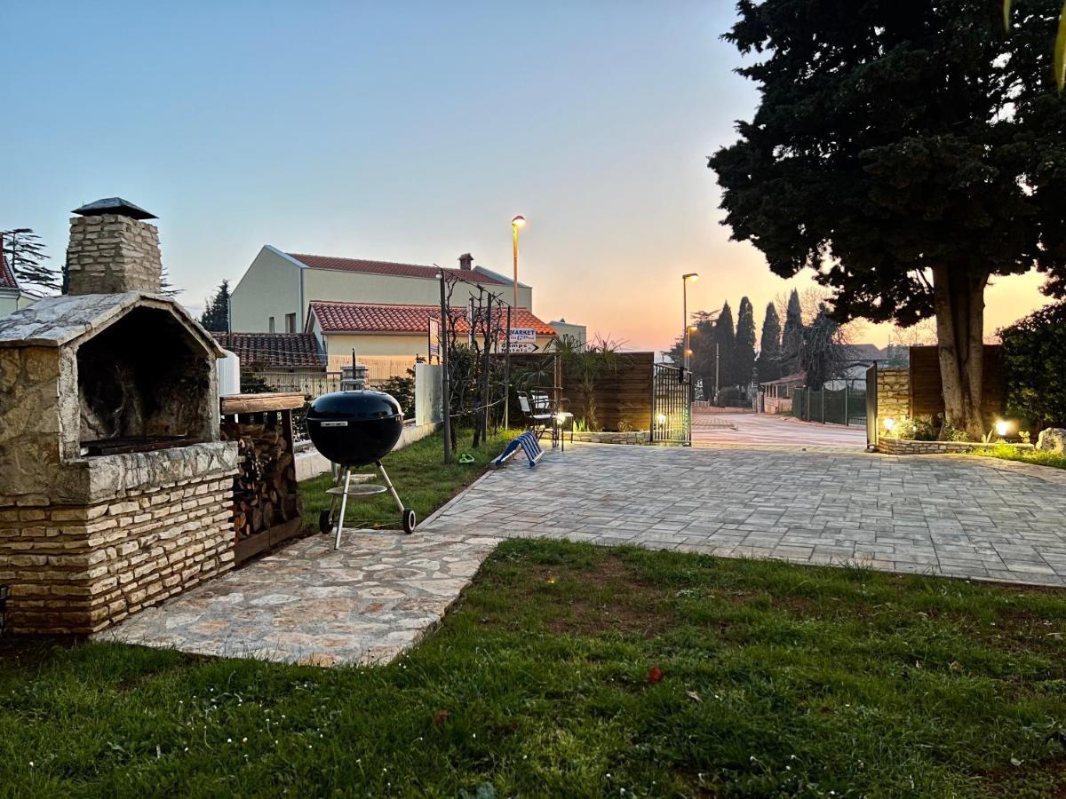 Holiday House "Laurus Garden" With Private Parking ميدولين المظهر الخارجي الصورة