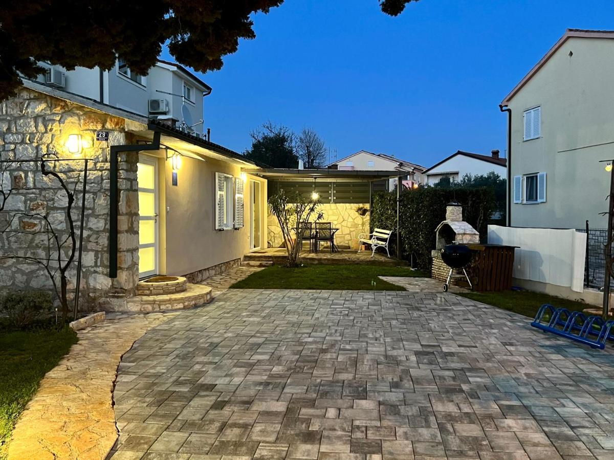 Holiday House "Laurus Garden" With Private Parking ميدولين المظهر الخارجي الصورة
