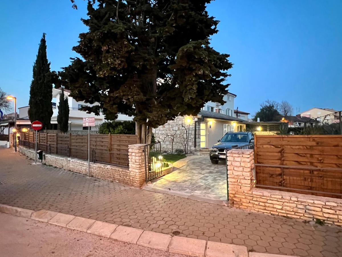 Holiday House "Laurus Garden" With Private Parking ميدولين المظهر الخارجي الصورة