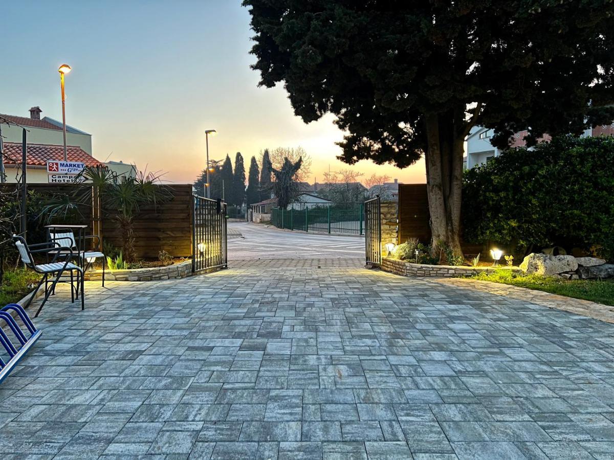Holiday House "Laurus Garden" With Private Parking ميدولين المظهر الخارجي الصورة