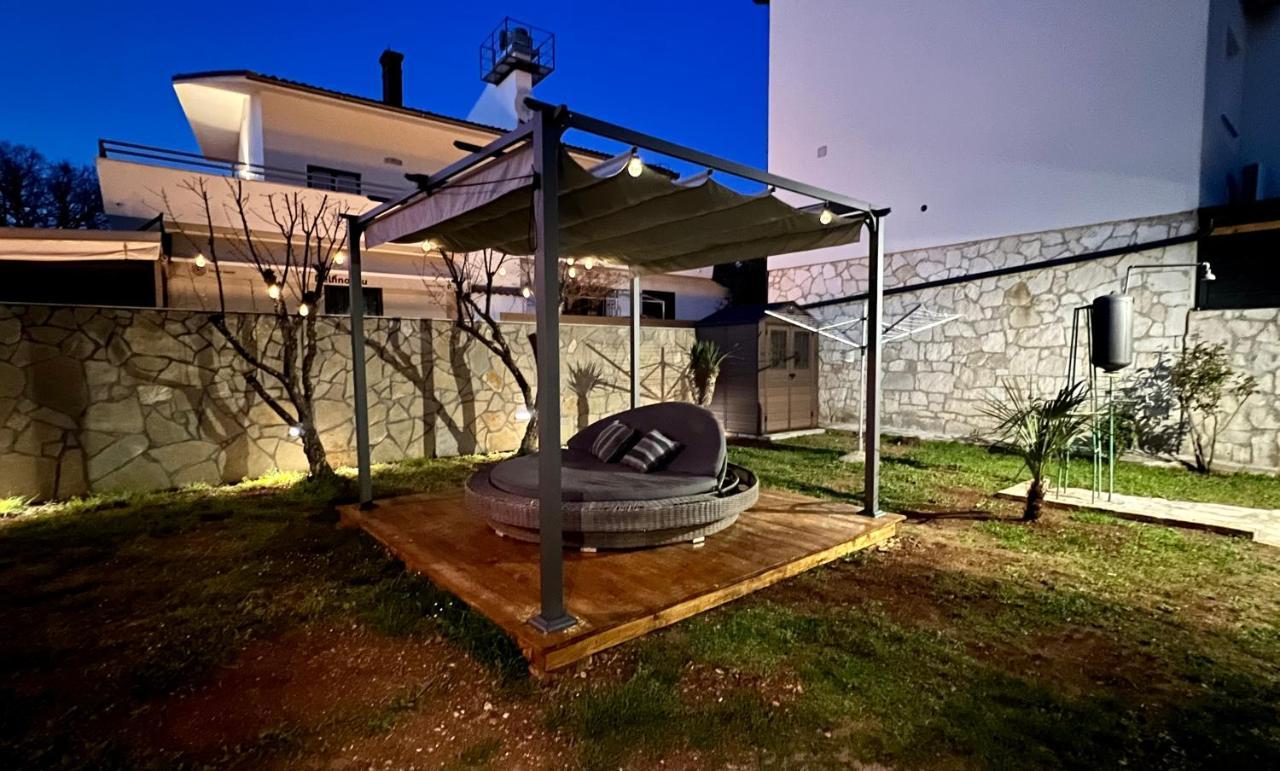 Holiday House "Laurus Garden" With Private Parking ميدولين المظهر الخارجي الصورة
