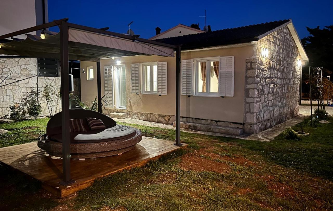 Holiday House "Laurus Garden" With Private Parking ميدولين المظهر الخارجي الصورة