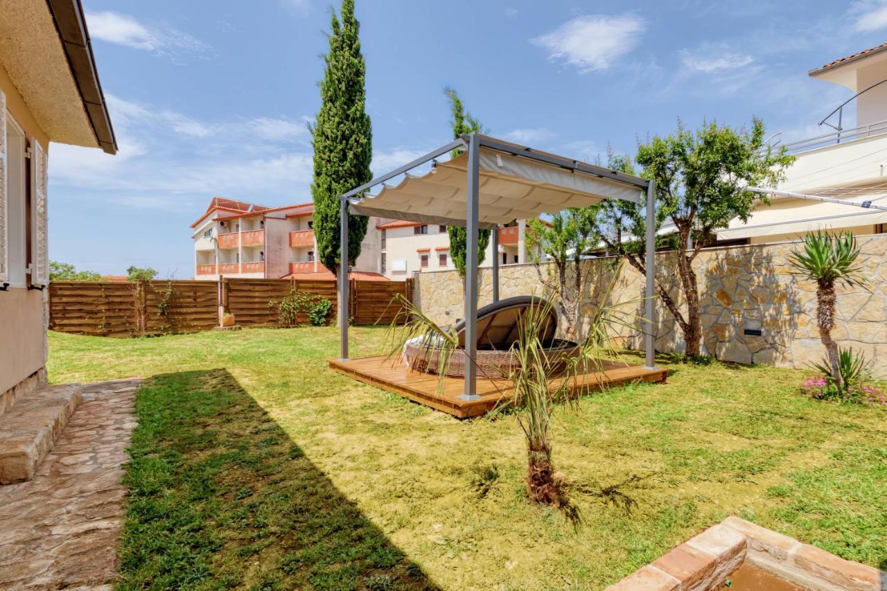 Holiday House "Laurus Garden" With Private Parking ميدولين المظهر الخارجي الصورة