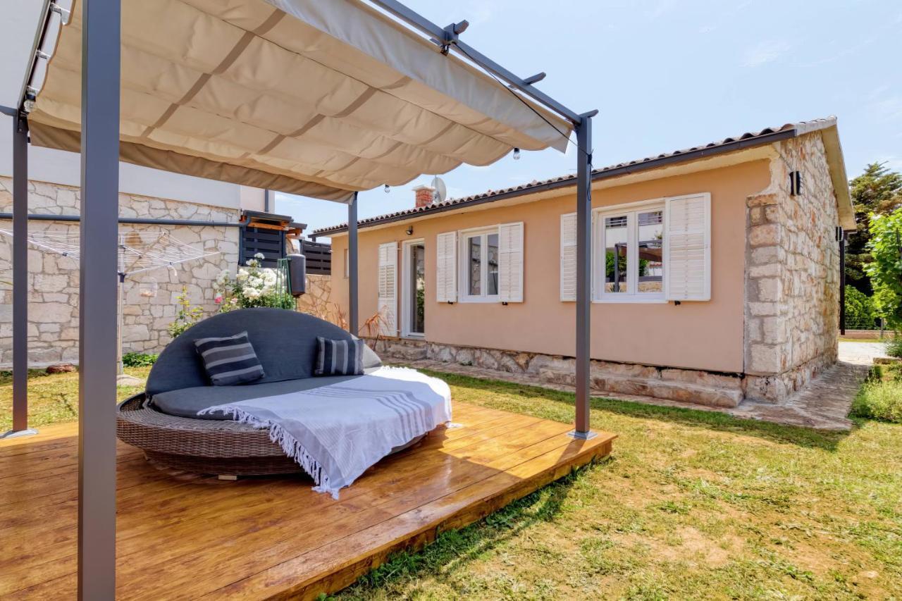 Holiday House "Laurus Garden" With Private Parking ميدولين المظهر الخارجي الصورة