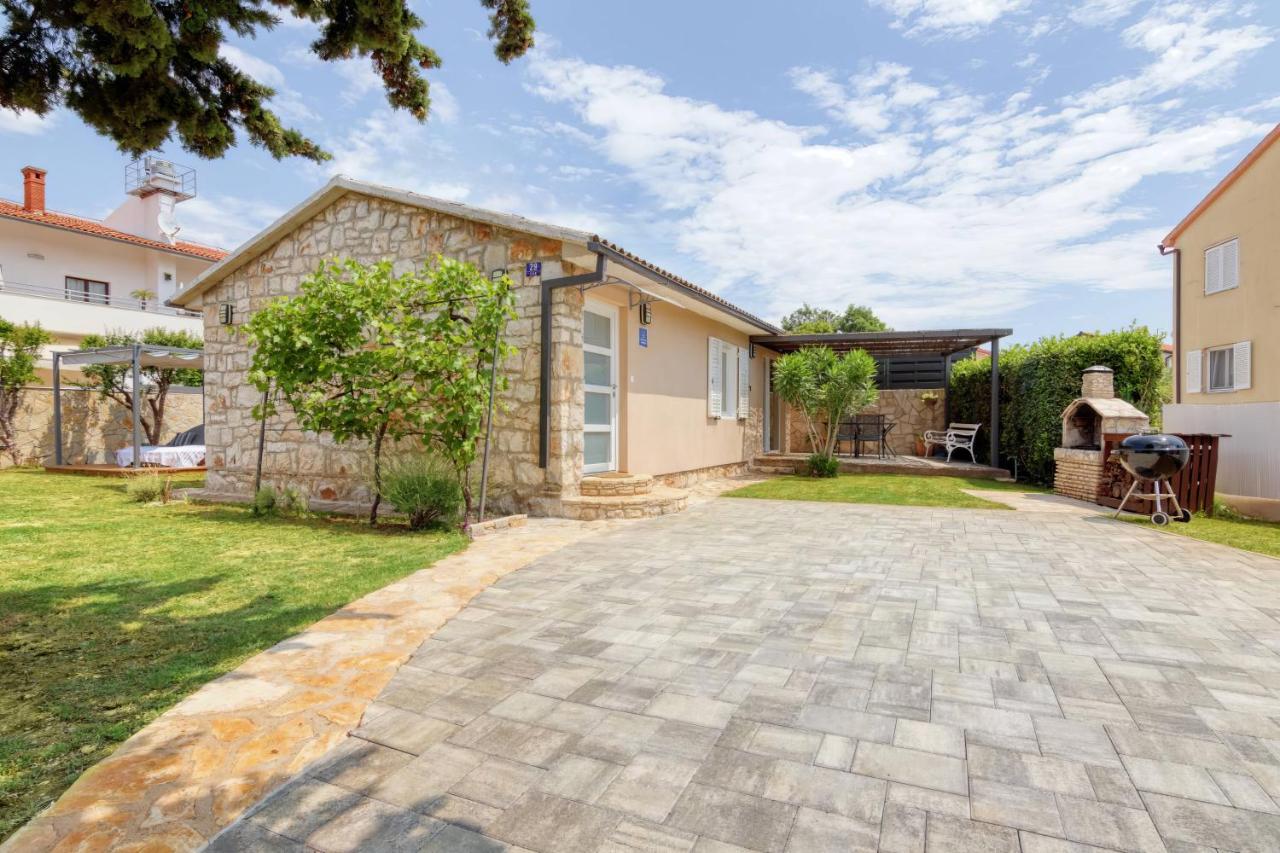 Holiday House "Laurus Garden" With Private Parking ميدولين المظهر الخارجي الصورة