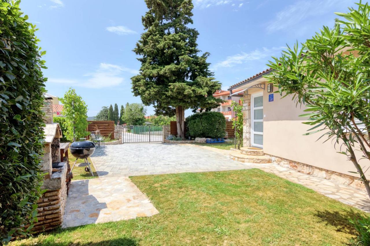 Holiday House "Laurus Garden" With Private Parking ميدولين المظهر الخارجي الصورة