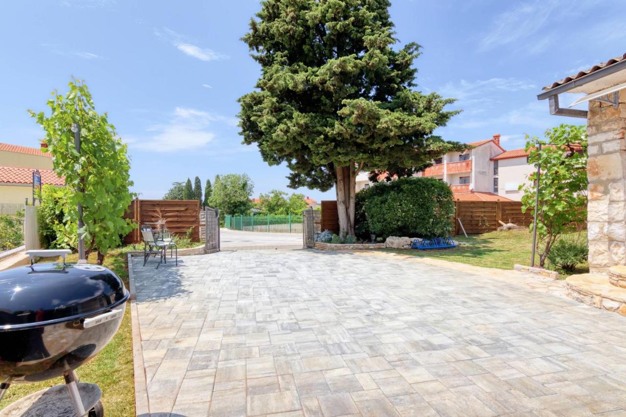 Holiday House "Laurus Garden" With Private Parking ميدولين المظهر الخارجي الصورة